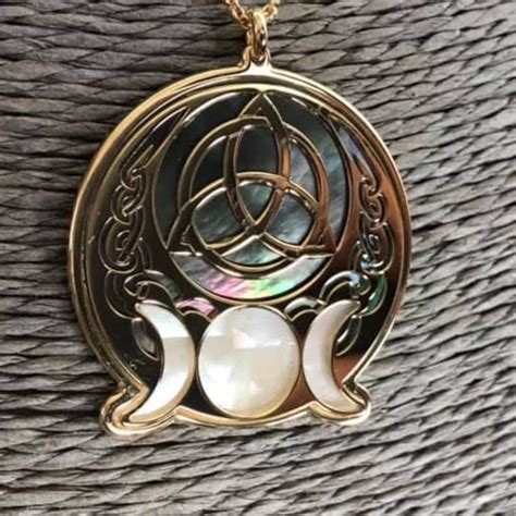 Wiccan triquetra